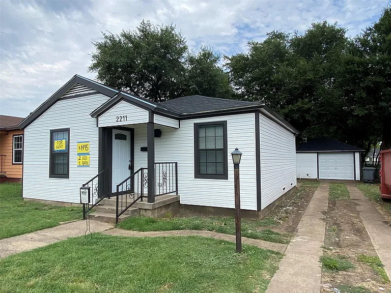 2211 W Illinois Ave — Photo 1