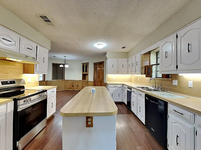 205 Woodpark Ln — Photo 7