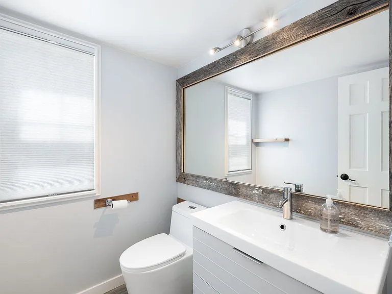 10217 Julian St — Photo 33