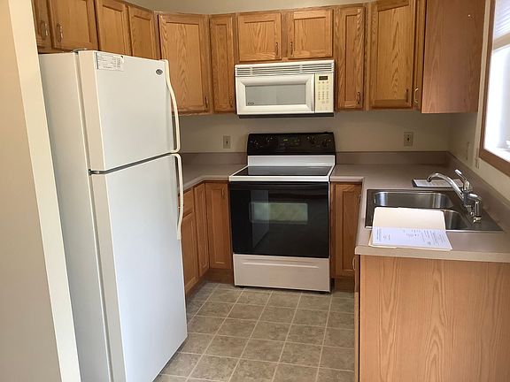 2nd image of 4 Burns Park Dr #5546ec4e6