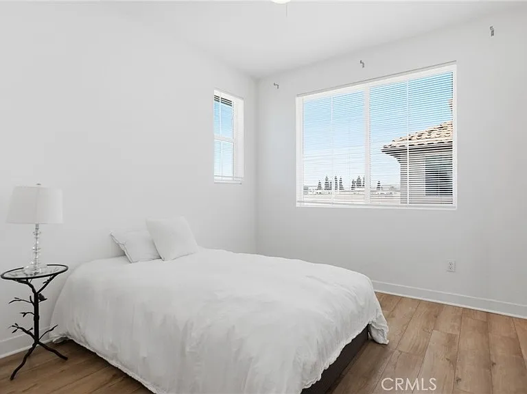 2560 Valentina Way — Photo 35