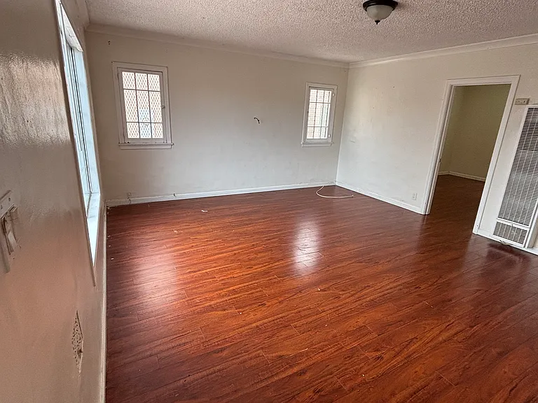 1034 Ronan Ave — Photo 6