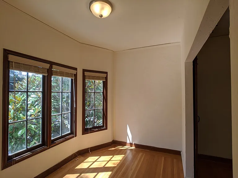 2427 Hilgard Ave — Photo 16
