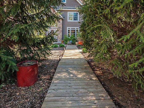 4th image of 5668 Lily Ln