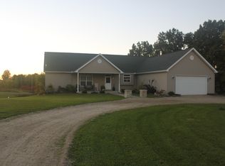 8493 Crofoot Rd, Fowlerville, MI 48836