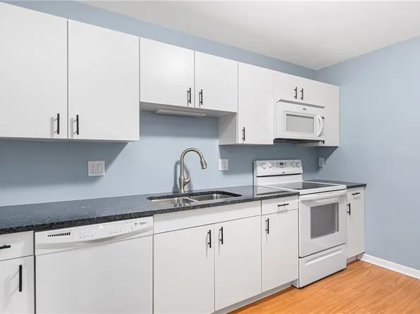 35 Village Ct, West Warwick, RI 02893