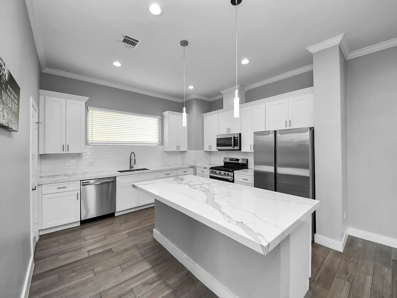 3 bed, 3.5 bath, 2189 sqft, $2,700 — Photo 2