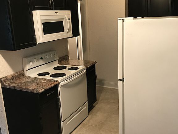 3rd image of 2608 Larkspur Ave