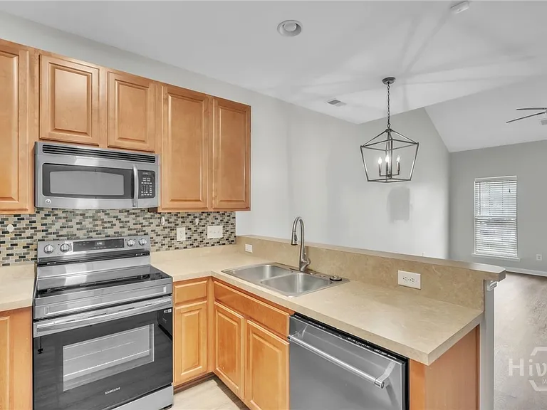 122 Cromer St — Photo 9