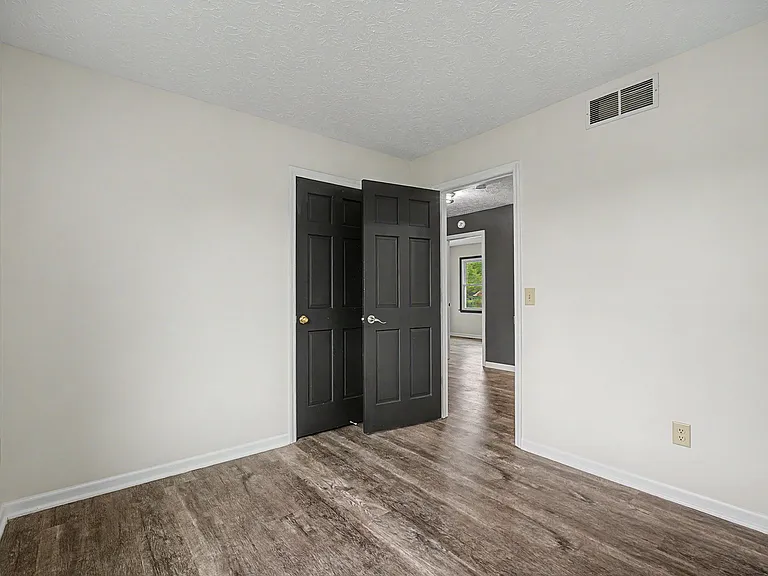 2242 Rosina Dr — Photo 32