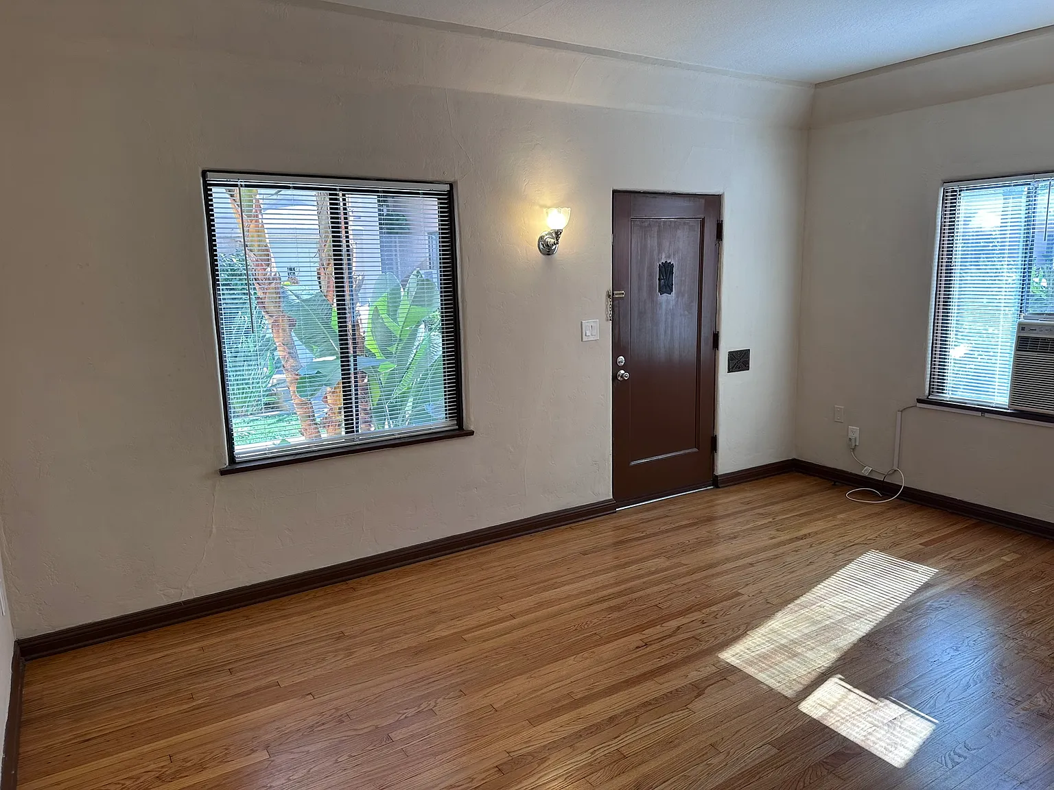 Studio, 450 sqft, $1,995 — Photo 3