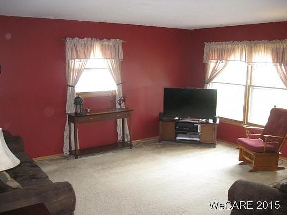 3rd image of 2025 Lakewood Ave