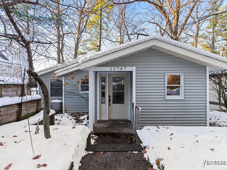 1st image of 11747 Orchard Park Dr NE