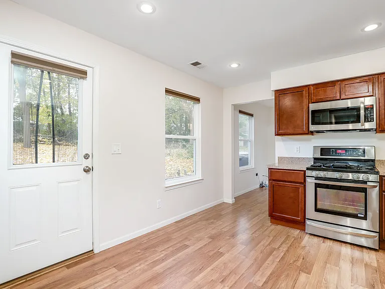 2434 Pinecrest Ave — Photo 19