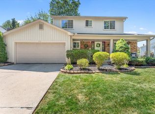 6261 New England Ln, Canton, MI 48187