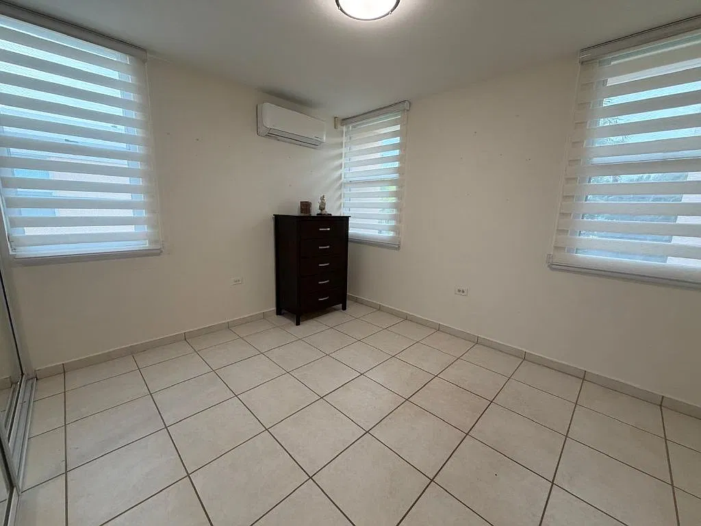 4 bed, 2.5 bath, 2256 sqft, $3,500 — Photo 3