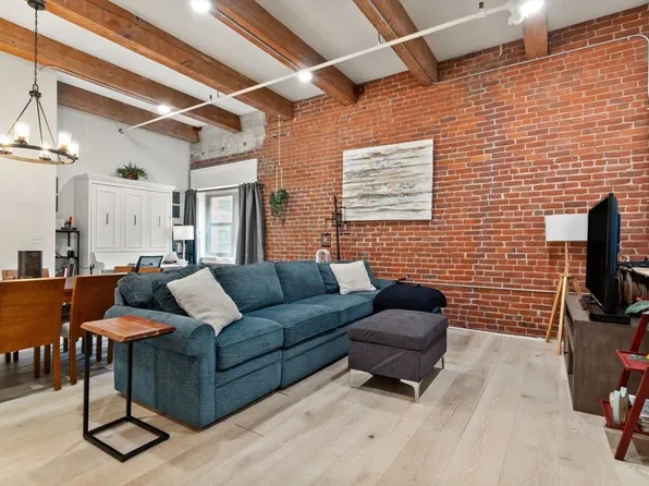 15 Sleeper St APT 203, Boston, MA 02210