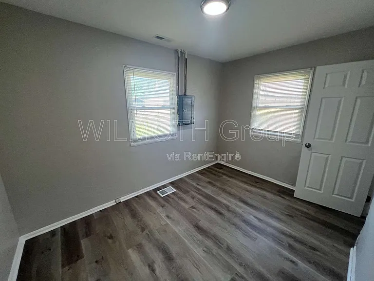 2920 N Lasalle St — Photo 6