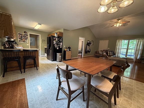 3rd image of 240 Brown Ln