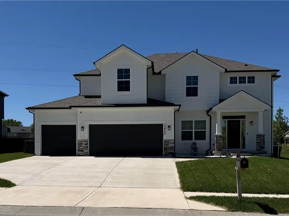 10420 N Flora Ave, Kansas City, MO 64155