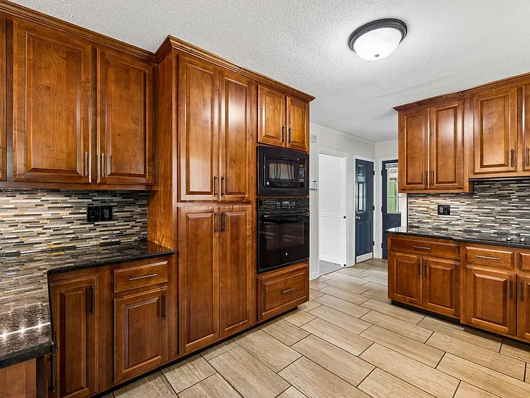 1810 Theresa Dr — Photo 15