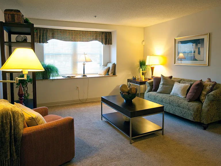Southwood Square Apartments — Photo 9