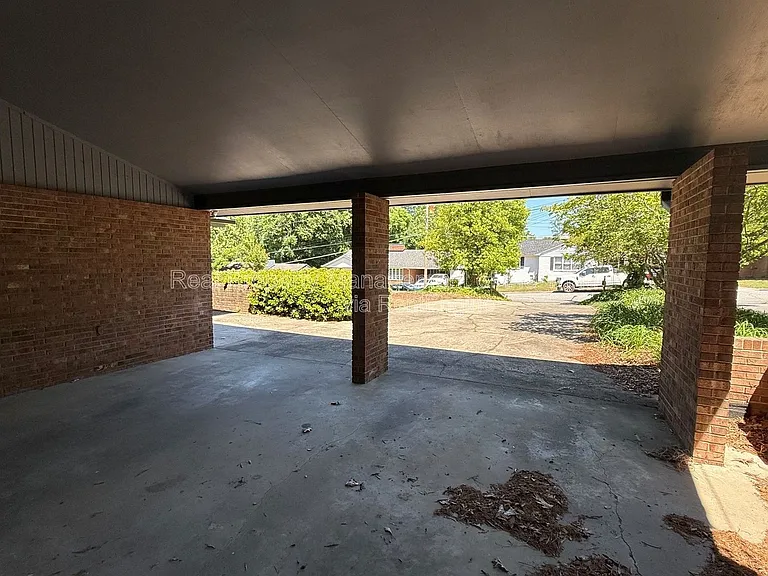 1507 Pinehurst Dr — Photo 9