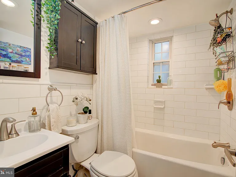 2100 N Scott St #103 — Photo 13