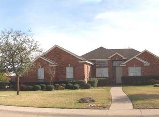 106 Meadow Glen Ln, Red Oak, TX 75154