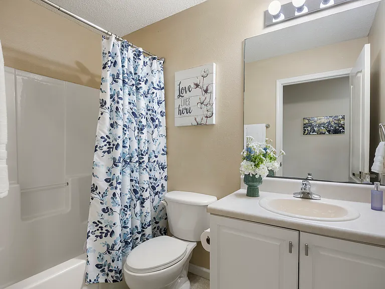 909 Catskill Ln — Photo 35