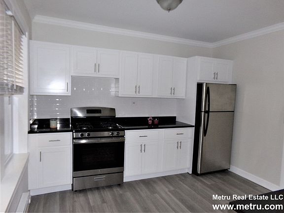 3rd image of 837 W Cornelia Ave #X-2n