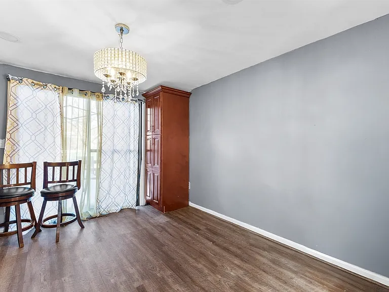 223 Warren St #223 — Photo 6