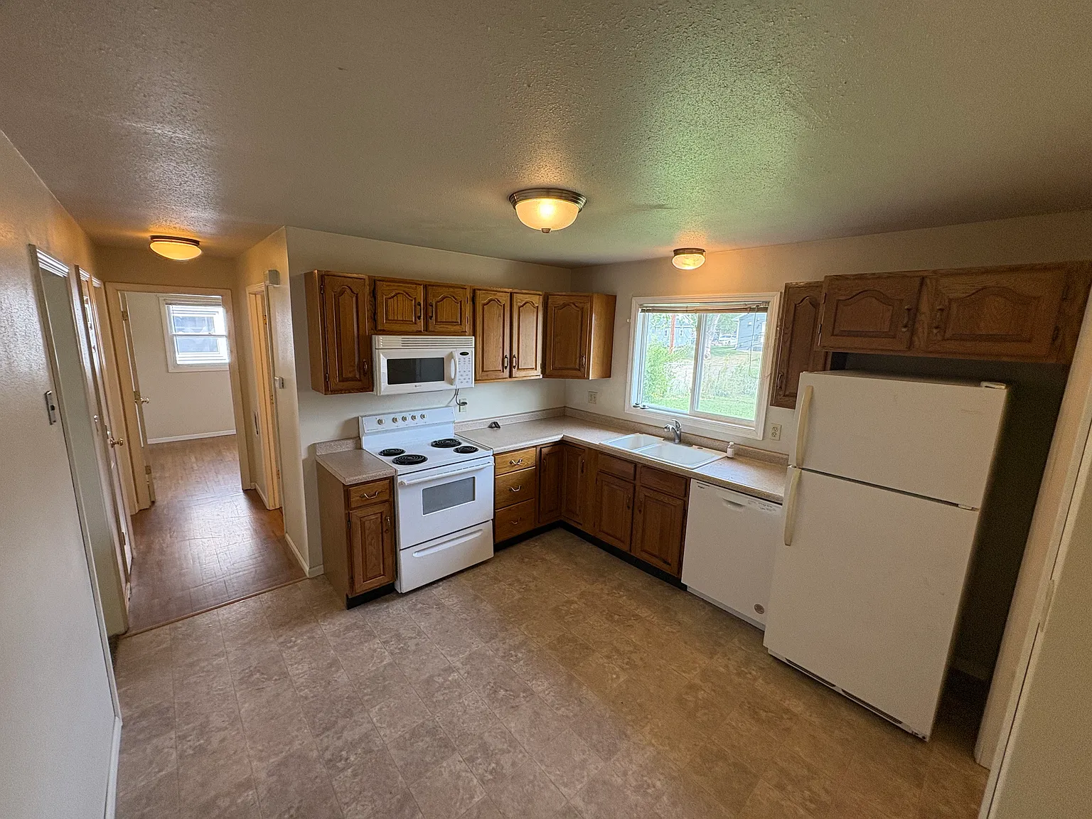 2 bed, 1600 sqft, $1,200 — Photo 4