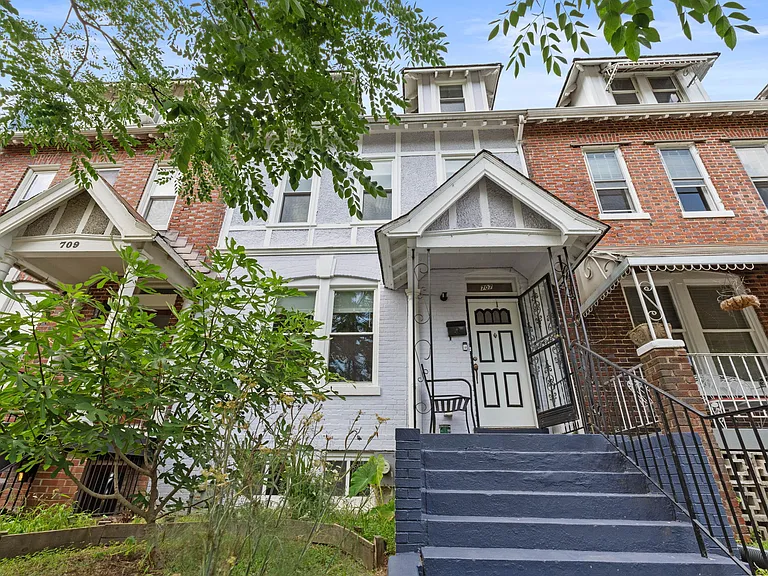 707 Quincy St NW — Photo 2