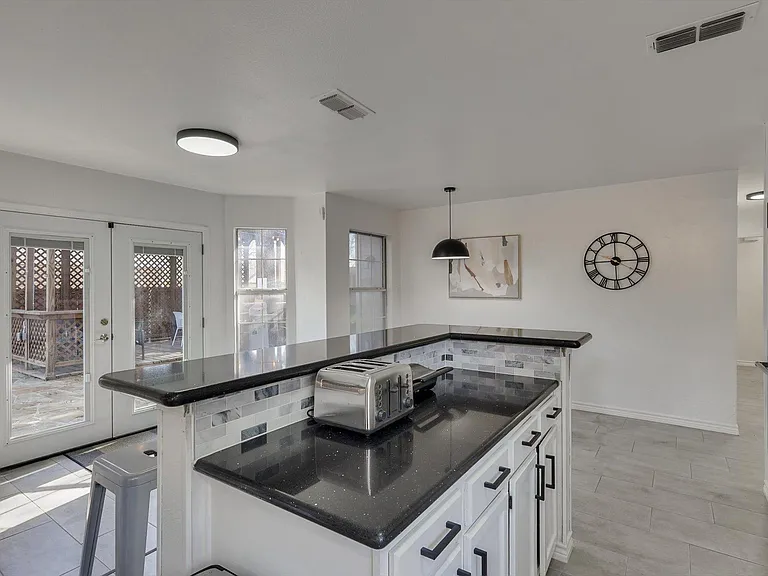 4402 Goodwin St — Photo 18