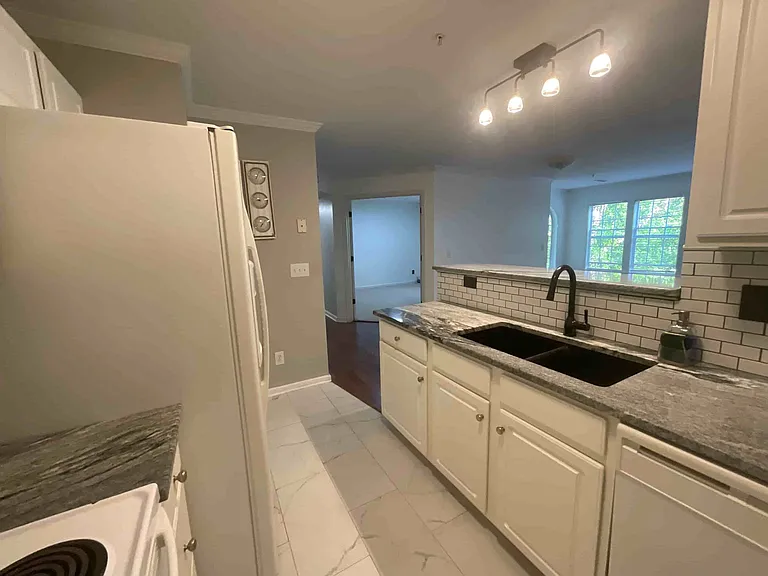 421 Ivy Glen Dr — Photo 10