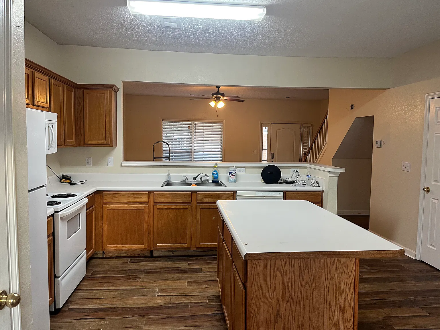 2 bed, 2.5 bath, 1472 sqft, $1,547 — Photo 2