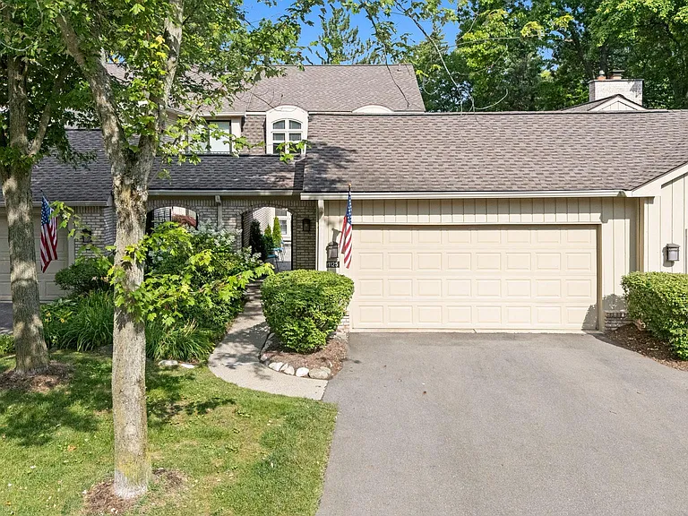 1125 Meadowglen Ct — Photo 32