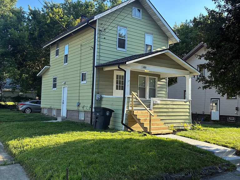1086 Joy Ave — Photo 1