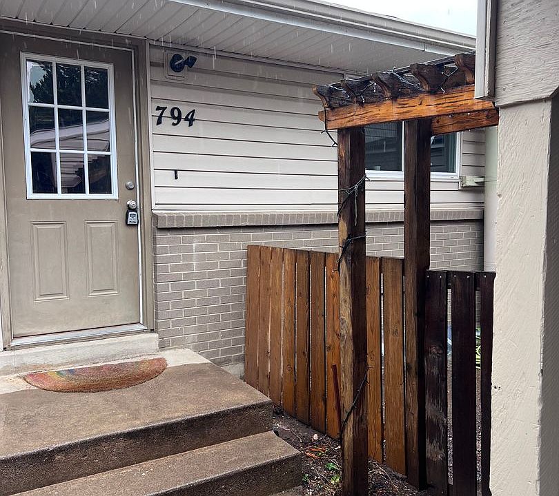 1st image of 794 W Cleveland Cir
