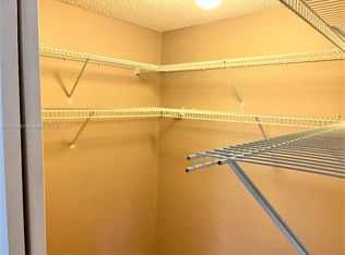 1130 Buttonwood Ln, Hollywood, FL 33019