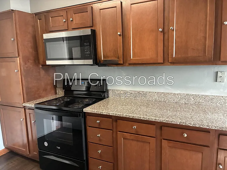 Riviera Manor — Photo 12