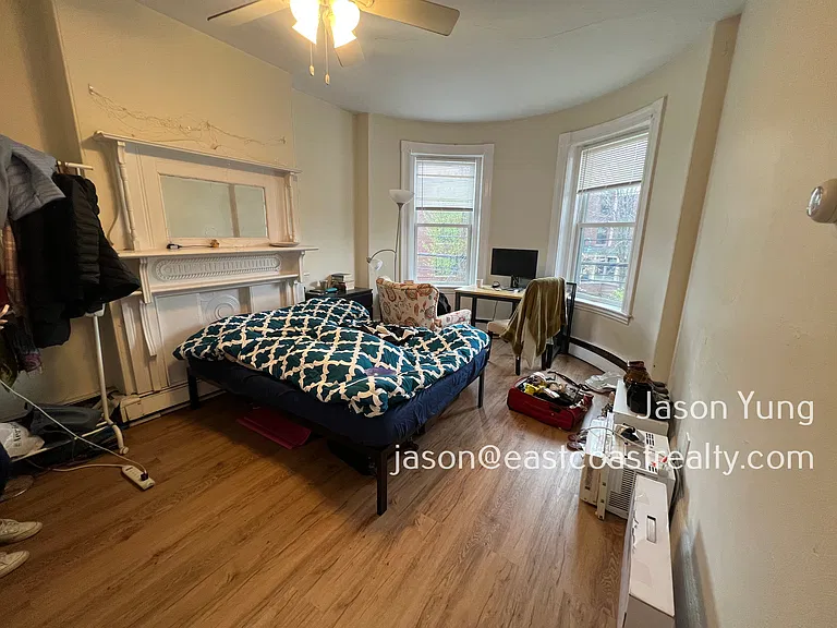 105 Windsor St #4 — Photo 3