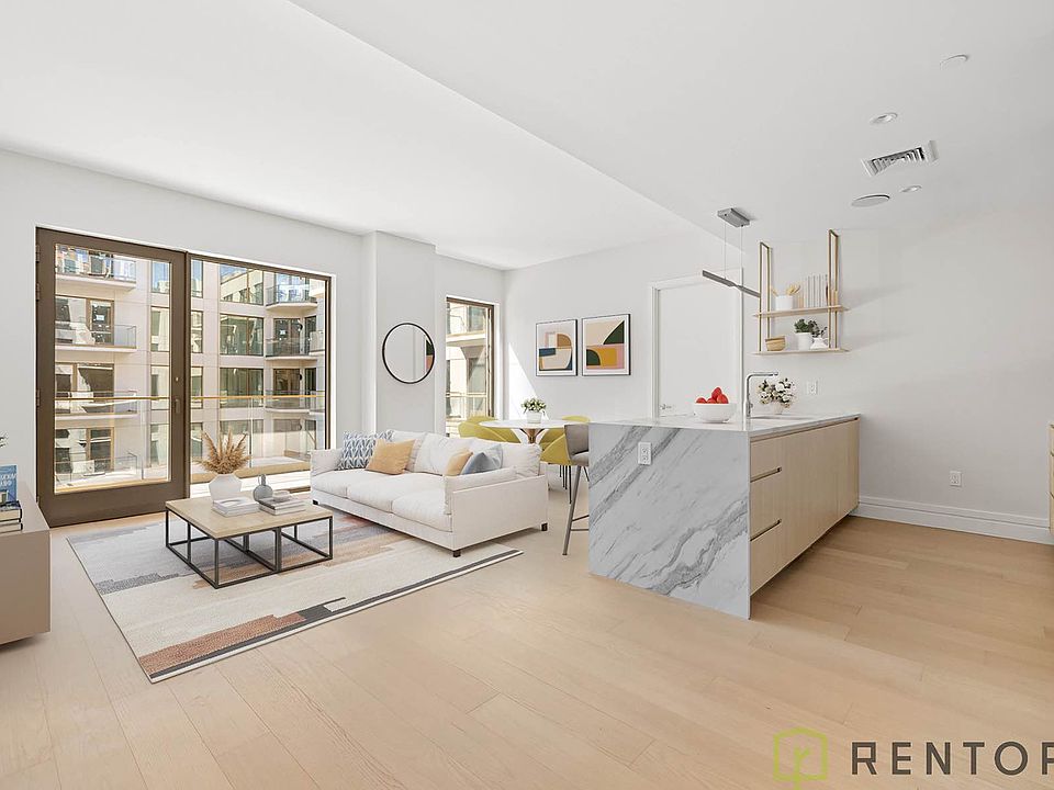 1st image of 960 Franklin Ave #347