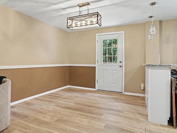 5th image of 14 Fitzharding Pl