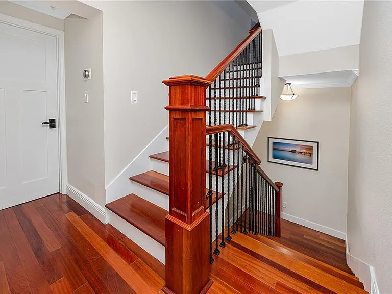 920 N Shore Dr NE — Photo 35