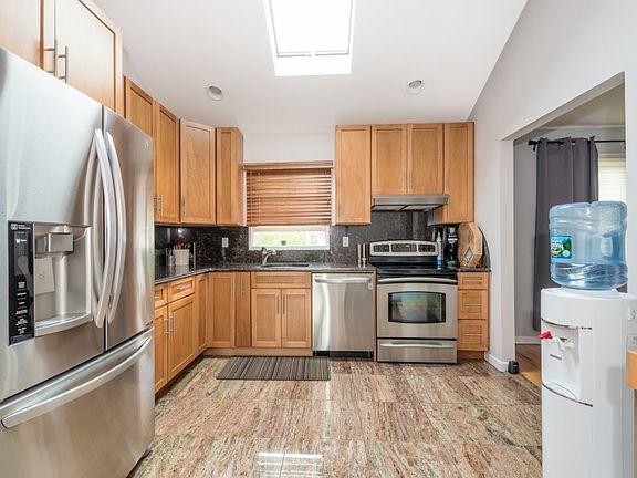 5th image of 205 Park Ave
