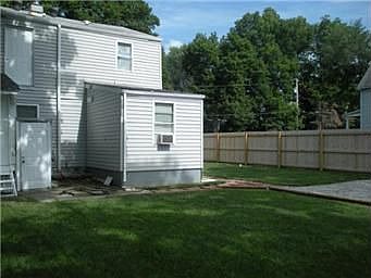 4th image of 304 S Fuller Ave