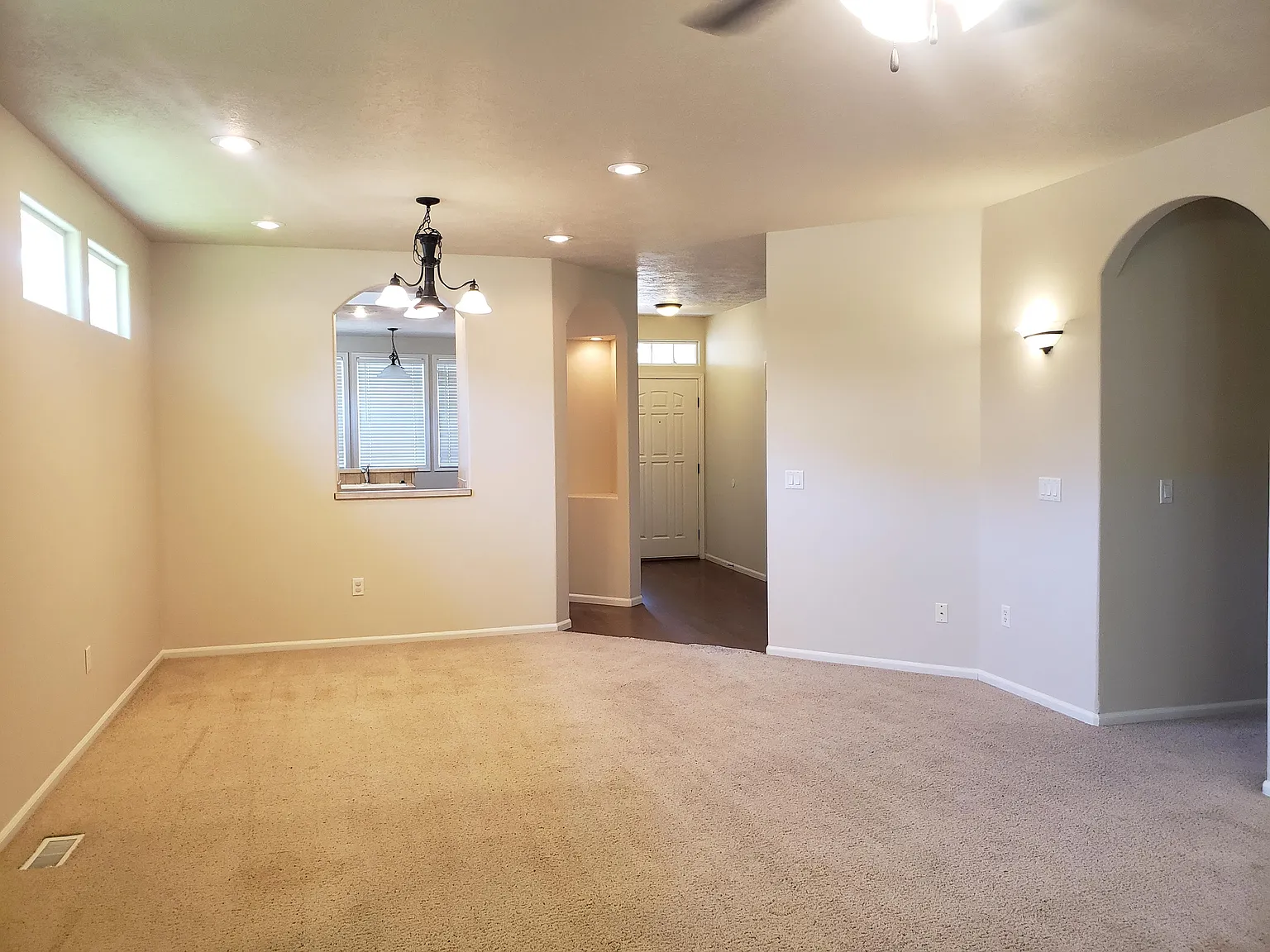 3 bed, 1591 sqft, $2,250 — Photo 2