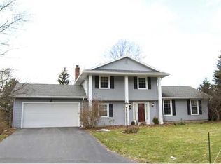 25 Pond View Ln, Penfield, NY 14526